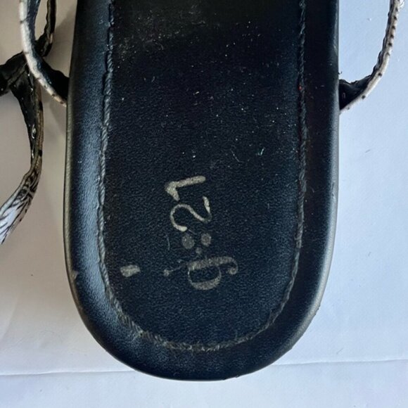 g:21 Black & White Strappy Flat Sandals - Size 8 - Picture 12 of 13
